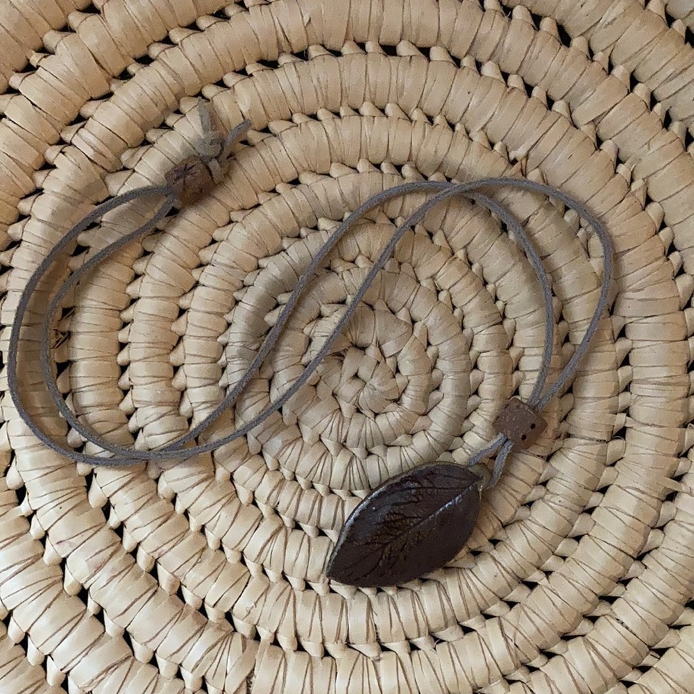 Long imprint of leaf necklace